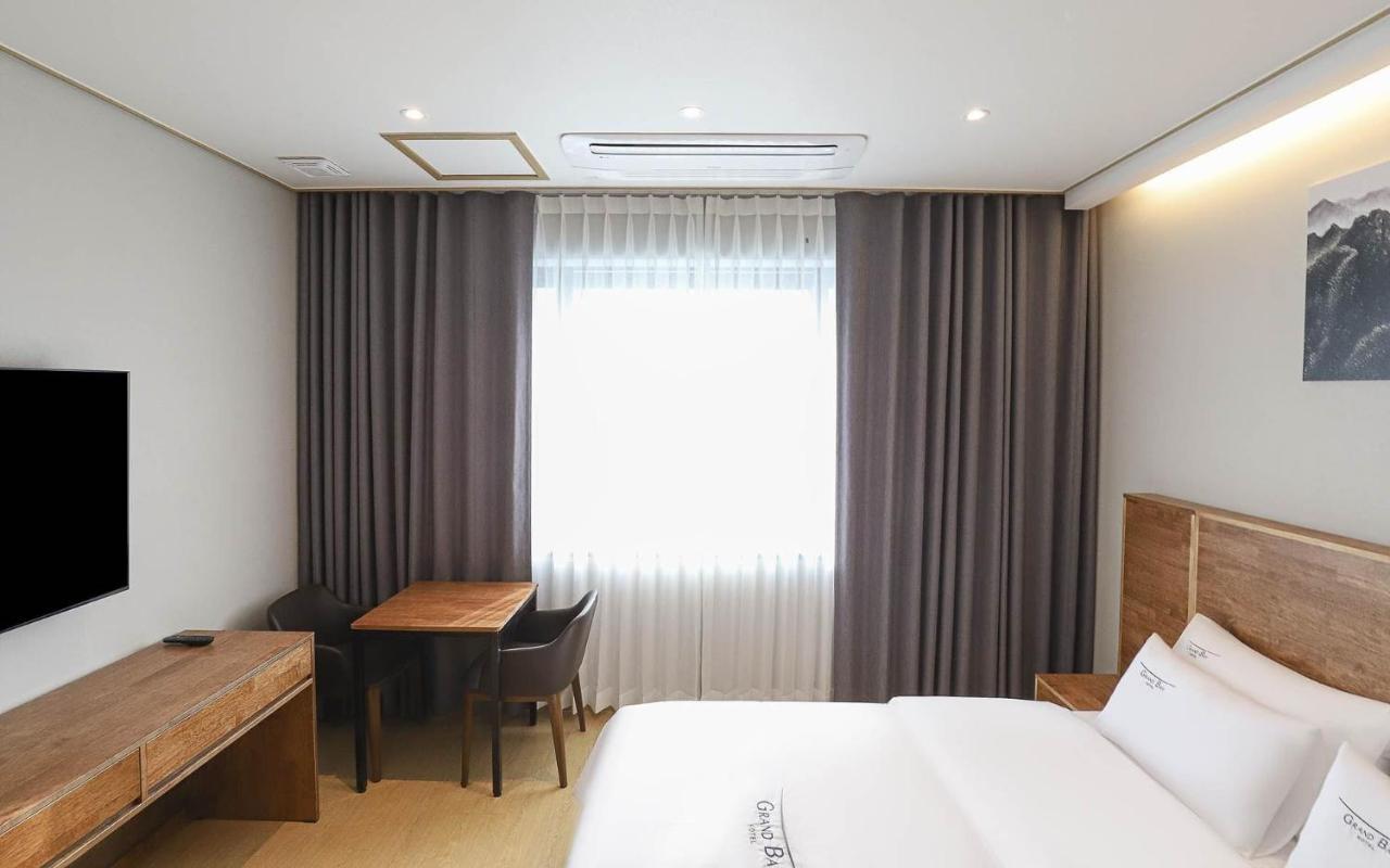 Hotel Grand Bay Порён Экстерьер фото