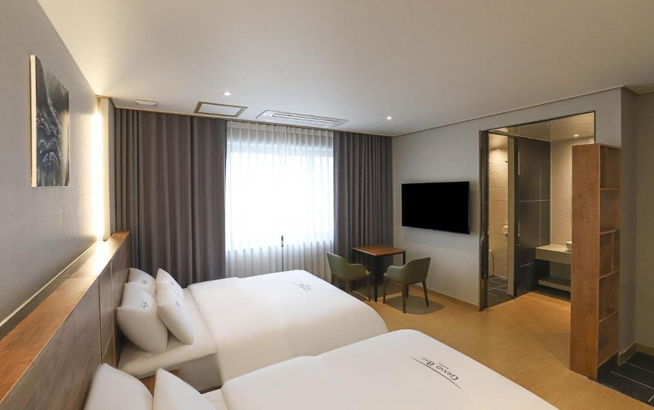 Hotel Grand Bay Порён Экстерьер фото