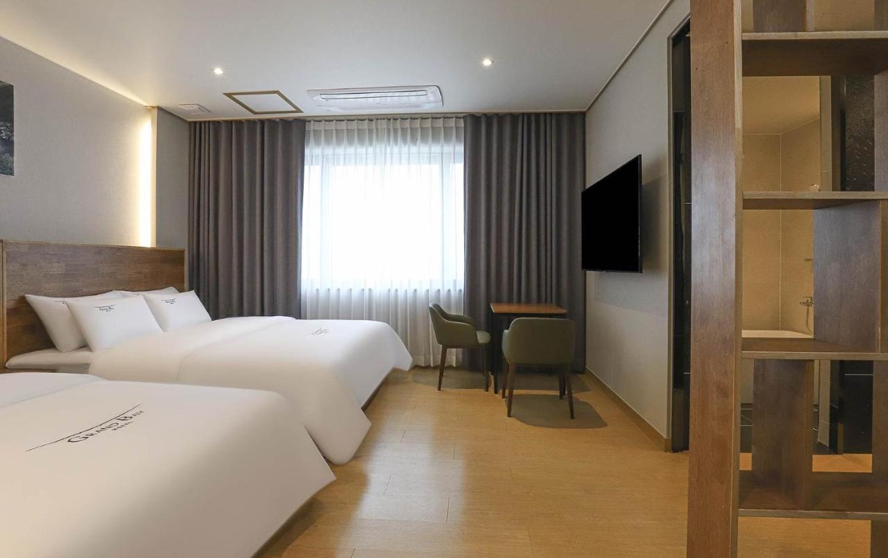 Hotel Grand Bay Порён Экстерьер фото